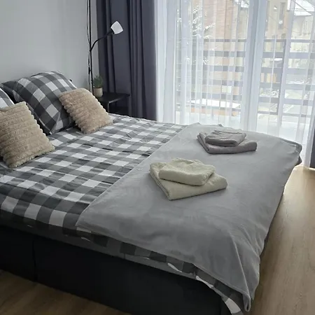 Zurawia 1- Pietro 2 아파트