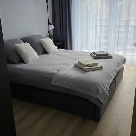 Appartement Zurawia 1- Pietro 2 *
